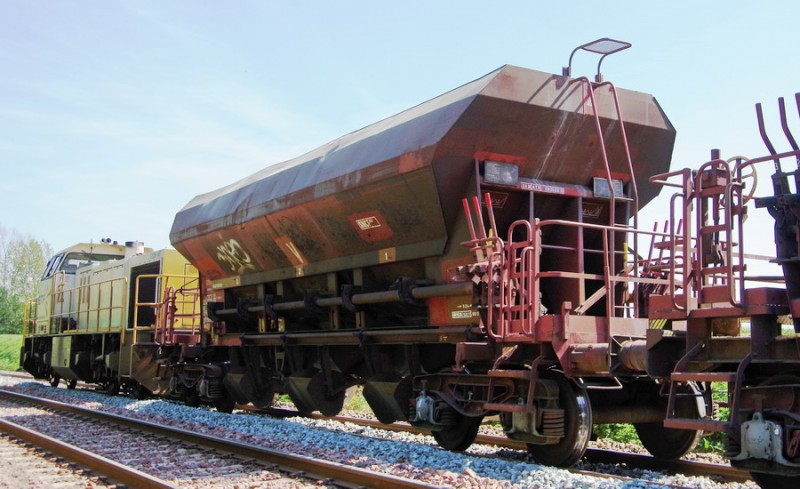 80 87 977 9 630-3 Uas D12 6 F-SNCFR (2018-04-20 Hombleux) (1).jpg (159.29 Kio) Vu 584 fois 80 87 977 9 630-3 Uas D12 6 F-SNCFR (2018-04-20 Hombleux) (1).jpg