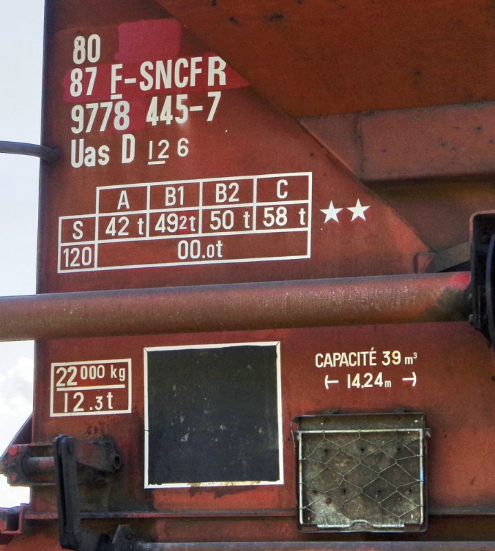 80 87 977 8 445-7 Uas D12 6 F-SNCFR (2018-04-20 Monbleux PK 53,950) (2).jpg