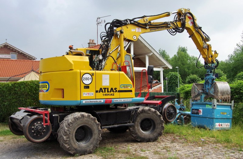 ATLAS 1404 KZW (2018-06-06 Vilers-Bretonneux) L'Heureux Rail 2801 (4).jpg (205.2 Kio) Vu 3476 fois ATLAS 1404 KZW (2018-06-06 Vilers-Bretonneux) L'Heureux Rail 2801 (4).jpg