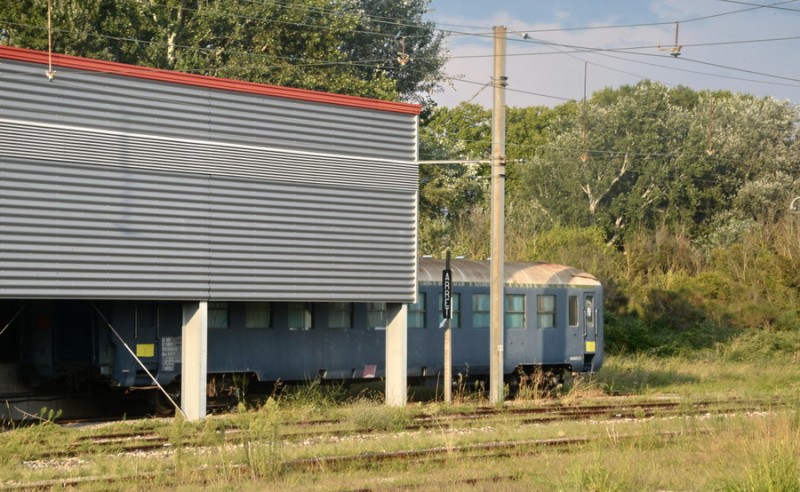 80 87 979 3 543-0 Uas H55 0 SNCF-MR (2018-08-21 Orange) B19 DEV courte.jpg