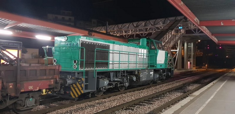 G 1206 BB 100 1144 (2018-08-28 gare de Chambéry) (1).jpg (127.71 Kio) Vu 7794 fois G 1206 BB 100 1144 (2018-08-28 gare de Chambéry) (1).jpg