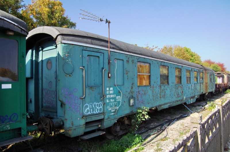 80 87 979 3 011-8 Uas H55 0 SNCF-MN (2018-10-10 gare de Guignicourt) (1).jpg