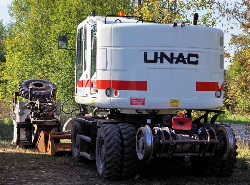 UNAC 22 TRR (2018-10-16 gare de La Fére) Eiffage MD 170 (2).jpg