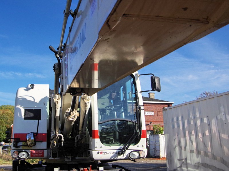 UNAC 22 TRR (2018-10-16 gare de La Fére) Eiffage MD 170 (15).jpg