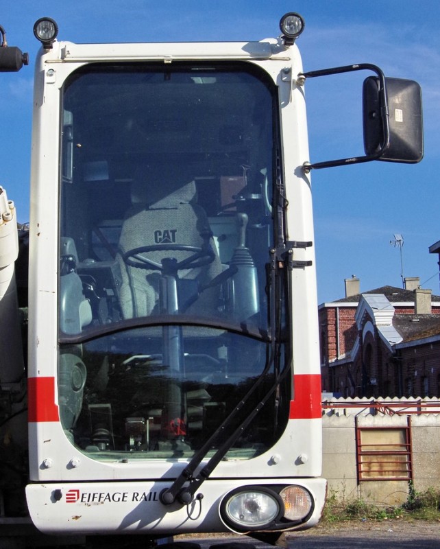 UNAC 22 TRR (2018-10-16 gare de La Fére) Eiffage MD 170 (14).jpg