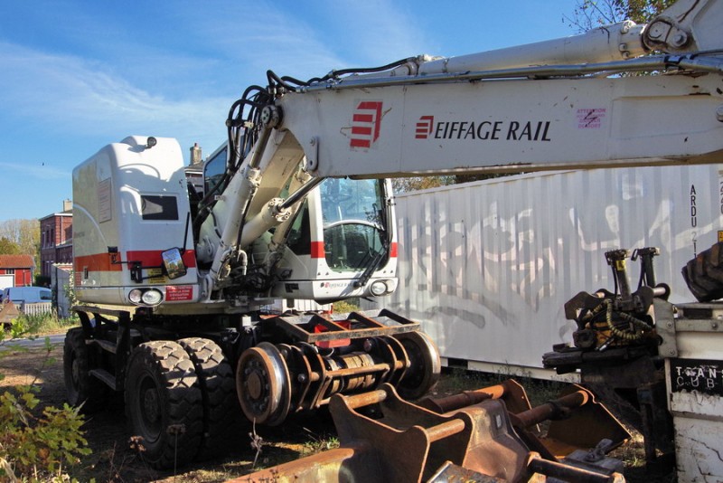 UNAC 22 TRR (2018-10-16 gare de La Fére) Eiffage MD 170 (20).jpg