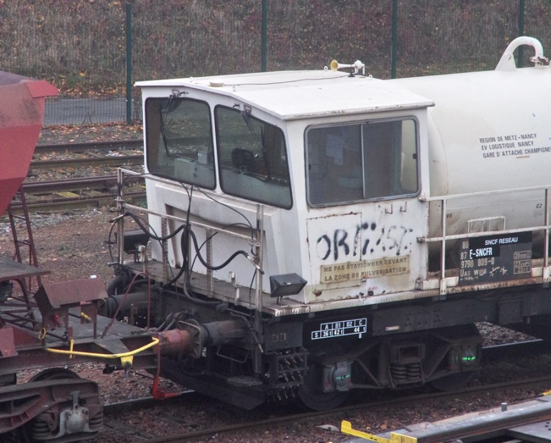 80 87 979 8 809-0 Uas W85 6 F-SNCFR (2018-11-16 Tergnier) (2).jpg (208.19 Kio) Vu 5796 fois 80 87 979 8 809-0 Uas W85 6 F-SNCFR (2018-11-16 Tergnier) (2).jpg