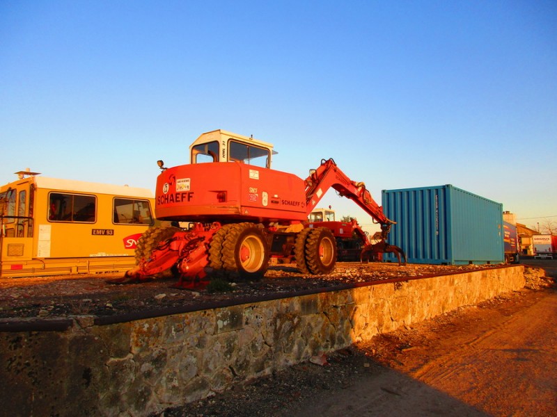 Schaeff HML 31 quai haut 1.jpg (200.29 Kio) Vu 5255 fois Schaeff HML 31 quai haut 1.jpg