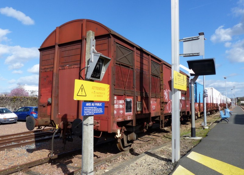 40 87 959 3 788-2 Us G98 2 F-SNCFR (2019-03-11 gare de Joué-les-Tours) (1).jpg
