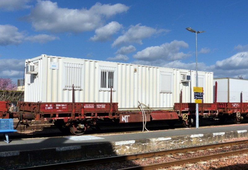 40 87 959 4 104-1 Us K55 2 F-SNCFR (2019-03-11 gare de Joué-les-Tours) (1).jpg