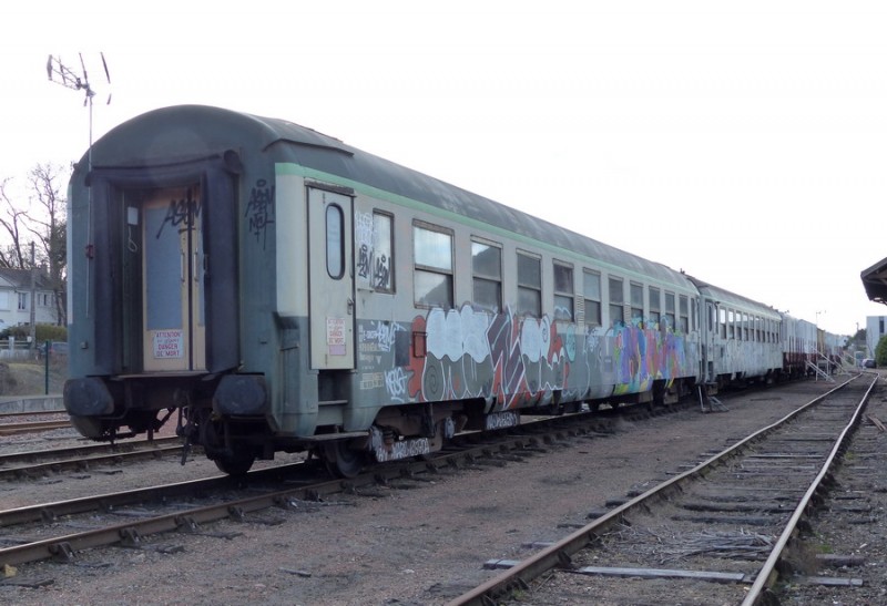 80 87 979 0 650-6 Uas H55 0 F-SNCFR (2019-03-11 gare de Joué-les-Tours) (16).jpg