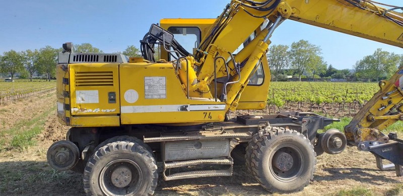Liebherr A900ZW (2019-04-20 Uzes) vers Pont du Gard (10).jpg (175.48 Kio) Vu 2724 fois Liebherr A900ZW (2019-04-20 Uzes) vers Pont du Gard (10).jpg
