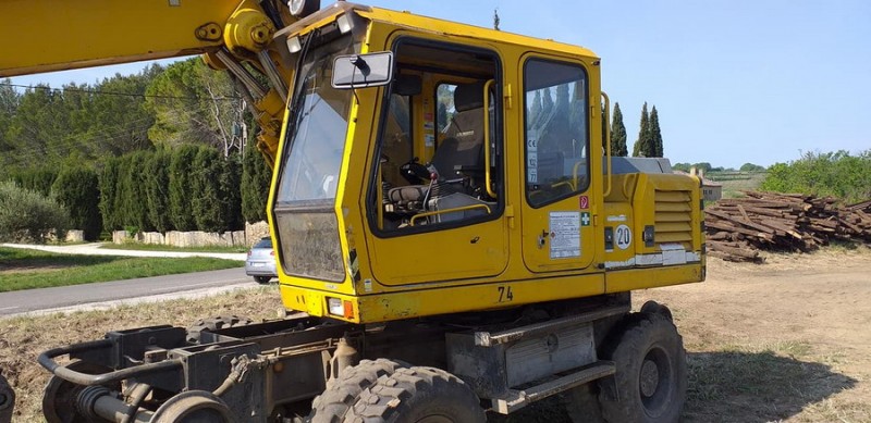 Liebherr A900ZW (2019-04-20 Uzes) vers Pont du Gard (3).jpg (159.78 Kio) Vu 2724 fois Liebherr A900ZW (2019-04-20 Uzes) vers Pont du Gard (3).jpg