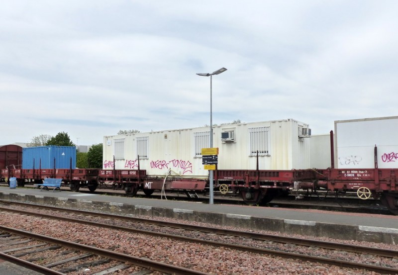 40 87 959 4 104-1 Us K55 2 F-SNCFR (2019-04-21 (7) gare de Joué les Tours PK 241,192).jpg