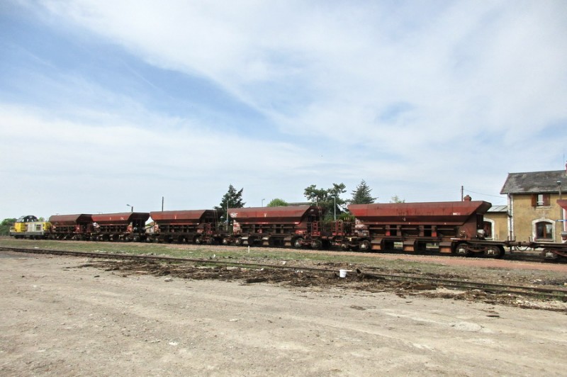 (42) demie rame TTX ballast 5 trémies Uas + BB 669414 Chalindrey.jpg (160.19 Kio) Vu 7541 fois (42) demie rame TTX ballast 5 trémies Uas + BB 669414 Chalindrey.jpg