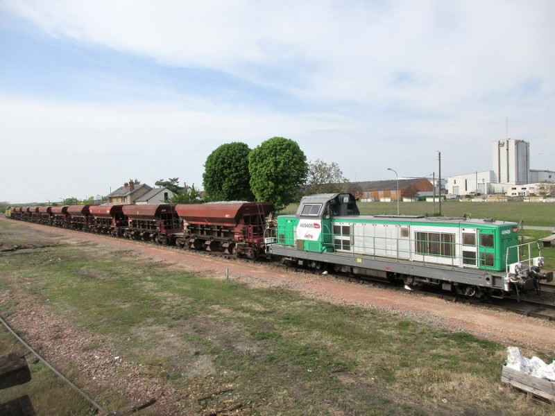 (40) TTX ballast BB 469409 INFRA Dijon Perrigny + 10 trémies Uas + BB 66914 Chalindrey.jpg (204.59 Kio) Vu 7541 fois (40) TTX ballast BB 469409 INFRA Dijon Perrigny + 10 trémies Uas + BB 66914 Chalindrey.jpg