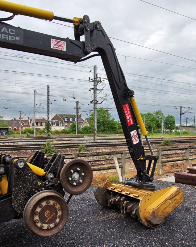 UNAC RR 300 2 (2019-05-09 Tergnier) SNCF RESEAU 21 (4).jpg