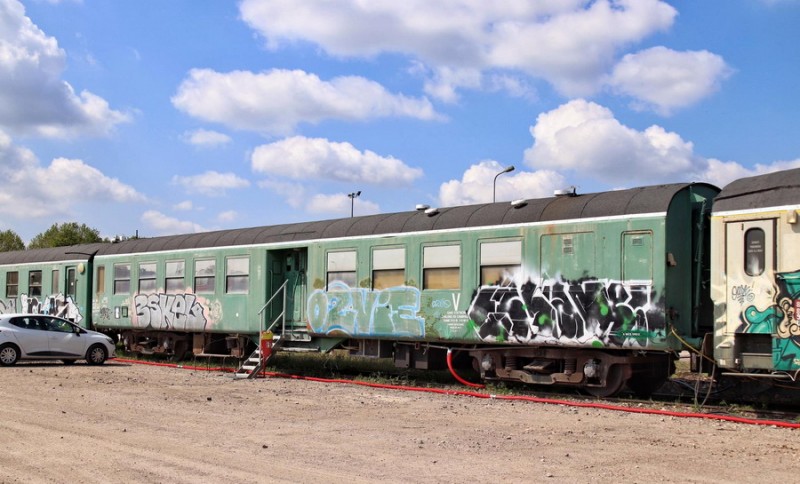 80 87 979 3 306-2 Uas H55 0 SNCF-RS (2019-05-21 gare de Gien) (2).jpg