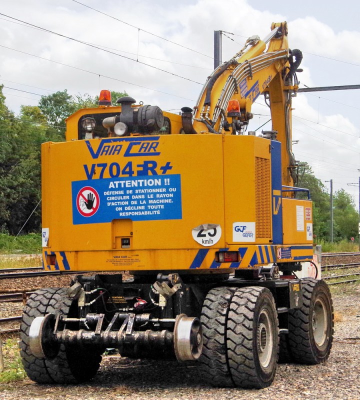 VaiaCar V704FR+ (2019-07-30 gare de Poix de Picardie) 0713V7033 GCF (5).jpg