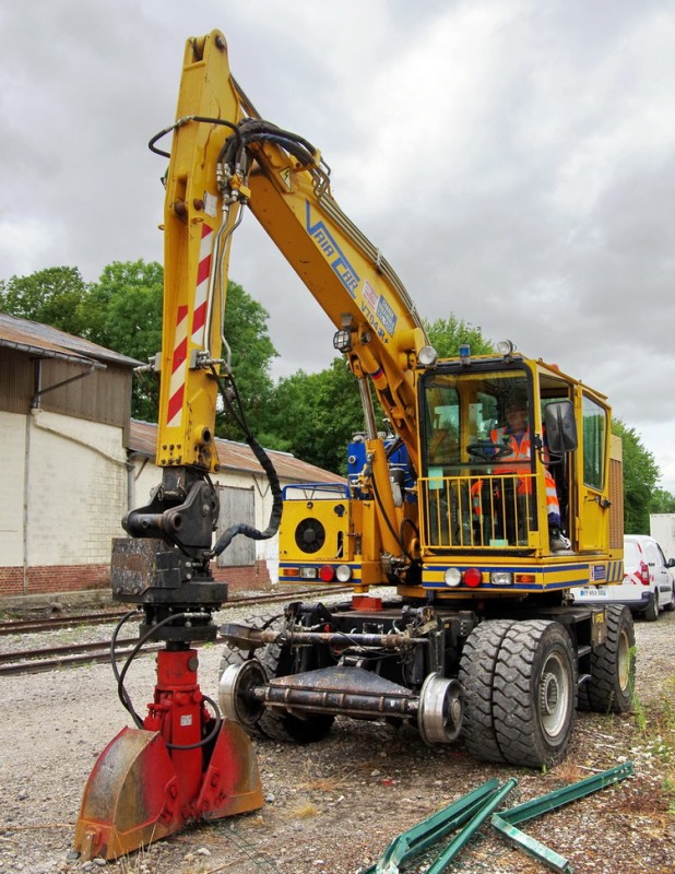 VaiaCar V704FR+ (2019-07-30 gare de Poix de Picardie) 0713V7033 GCF (24).jpg