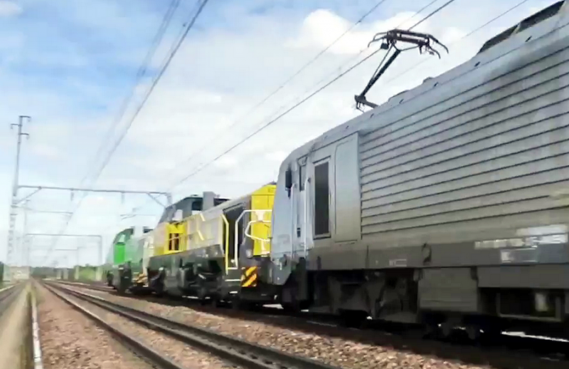 DE 18 5502268 (2019-08-05 Pont de Montlouis) + 37038 + DE 18 (2).png (614.93 Kio) Vu 4717 fois DE 18 5502268 (2019-08-05 Pont de Montlouis) + 37038 + DE 18 (2).png