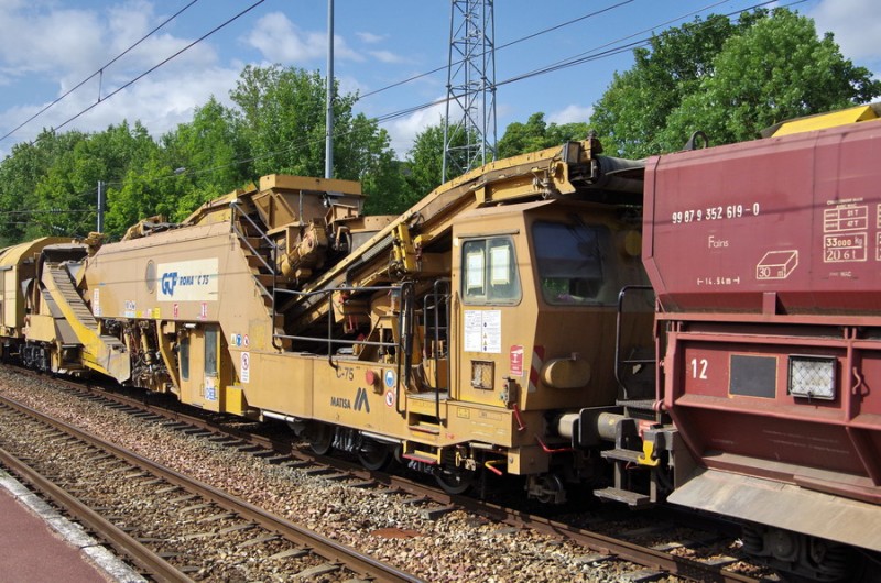 99 87 9 314 507-4 (2019-07-30 Poix de Picardie) Train XD GCF Roma C75 (1).jpg