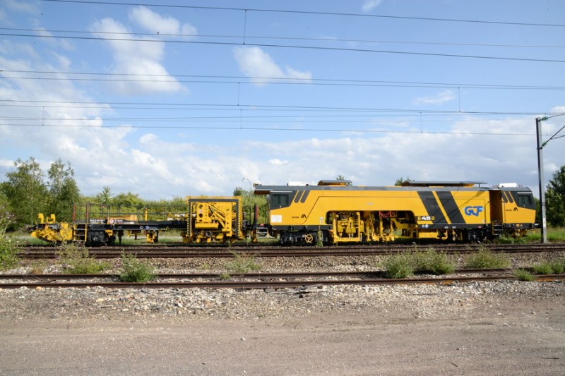 99 87 9 122 537-3 B45D (2019-08-07 gare de Saleux) Matisa n°4539 GCF (2).jpg (197.68 Kio) Vu 5631 fois 99 87 9 122 537-3 B45D (2019-08-07 gare de Saleux) Matisa n°4539 GCF (2).jpg
