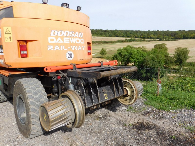 DOOSAN Solar 140WV-RW (2019-08-21 Poix-de-Picardie) Delcourt Rail D3 (5).jpg