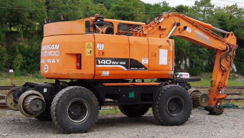 DOOSAN SOLAR 140WV-RW (2019-09-03 Poix de Picardie) Delcourt Rail D3 (1).jpg