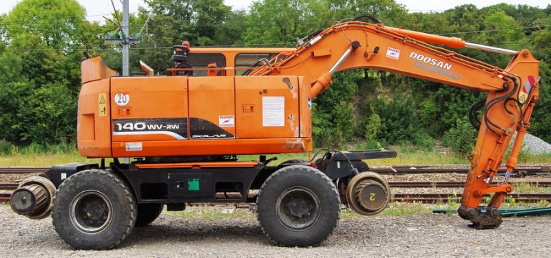 DOOSAN SOLAR 140WV-RW (2019-09-03 Poix de Picardie) Delcourt Rail D3 (5).jpg