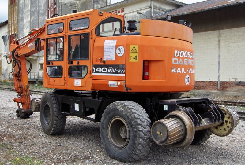 DOOSAN SOLAR 140WV-RW (2019-09-03 Poix de Picardie) Delcourt Rail D3 (23).jpg