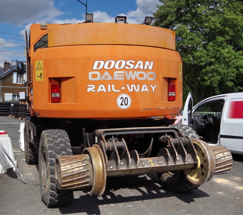 DOOSAN SOLAR 140WV-RW (2019-09-10 PN à Bacouel-sur-Selle) (2).jpg