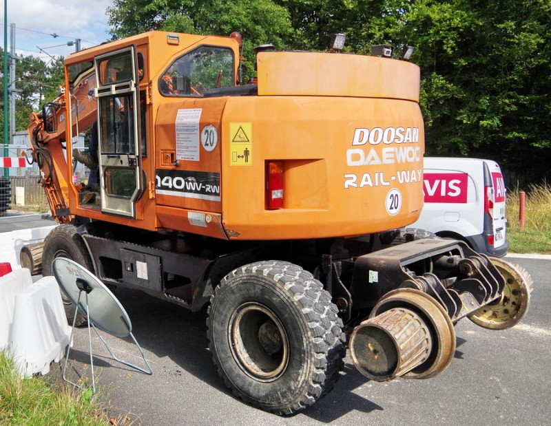 DOOSAN SOLAR 140WV-RW (2019-09-10 PN à Bacouel-sur-Selle) (1).jpg