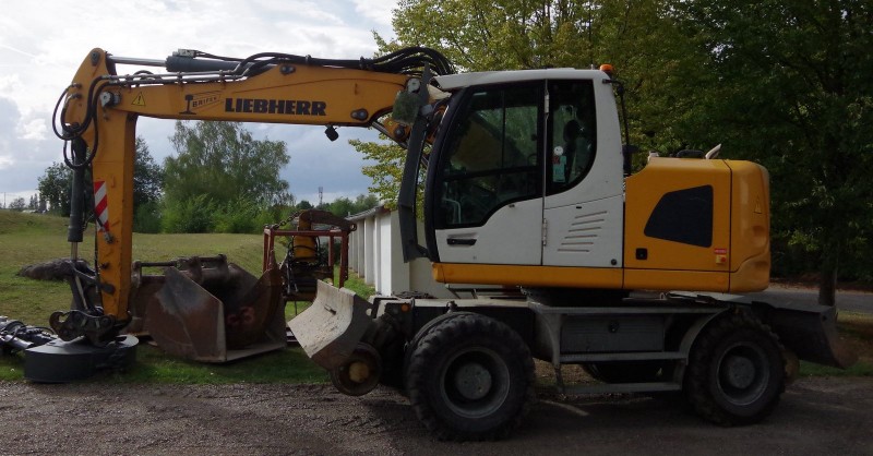 Liebherr A 918 Compact - WLHZ1192VZK080189 - BRIFER - 3 (11) (light).jpg