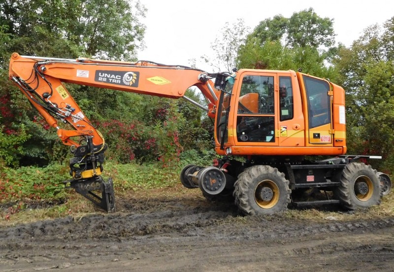 Unac 22 TRR UP2 - EY200118 - Colas Rail (St Jodard 10-2021) Photo 1.JPG