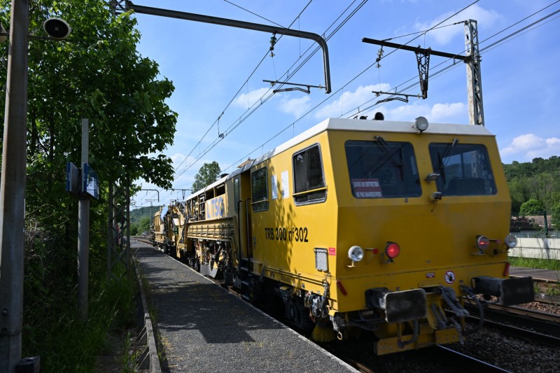 99 87 9 113 501-0-TRB 300 n°302-TSO-Passe en gare de Vauboyen-09 05 2022-01.jpg