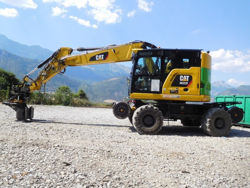 CATERPILLAR M323f - RH300204 - BEOLET TP St-Martin-de-la-Cluze 08-2022 (4).JPG