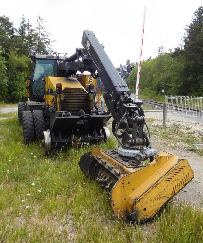 UNAC 300 RR U853 - LA LIGNE DU TEMPS PAYASAGE Monestier-de-Clermont 08-2022 (4).JPG