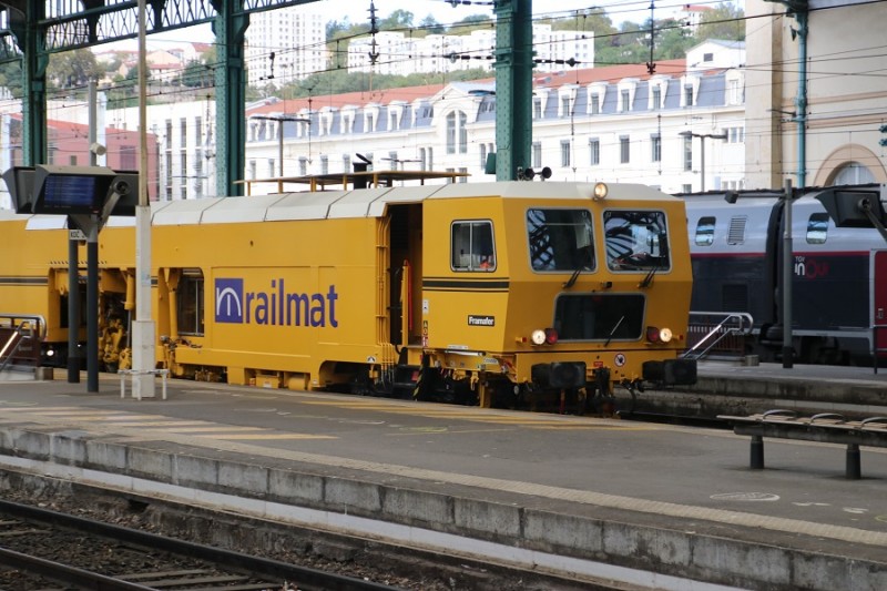 99 87 912 4 513-2  R 09 27 (128).jpg