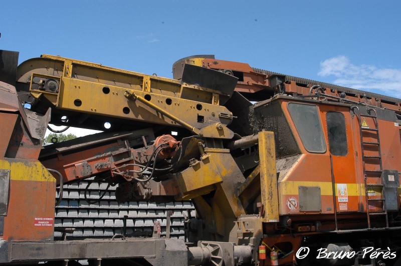 Cribleuse SPRO 1000 - 99 87 9 350 510-3 - Colas Rail (1) (light).jpg