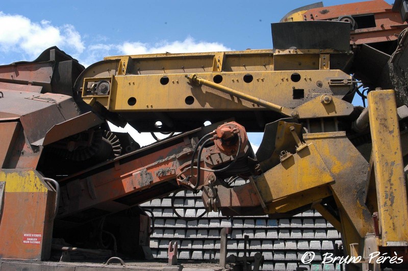 Cribleuse SPRO 1000 - 99 87 9 350 510-3 - Colas Rail (2) (light).jpg