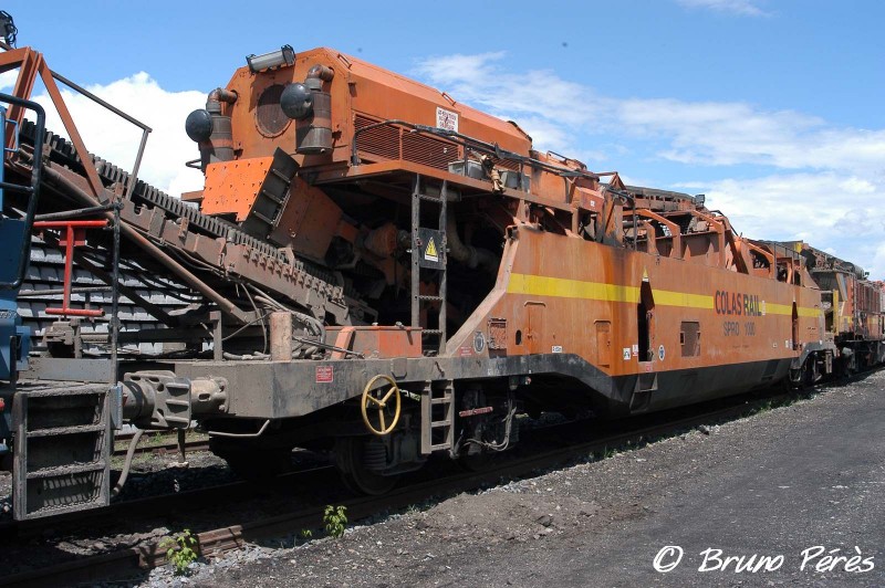 Cribleuse SPRO 1000 - 99 87 9 350 510-3 - Colas Rail (48) (light).jpg