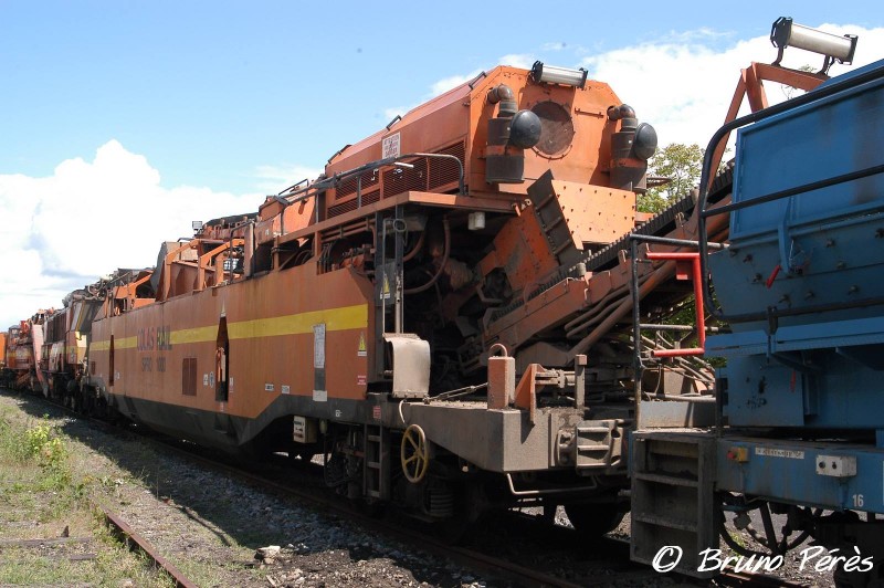 Cribleuse SPRO 1000 - 99 87 9 350 510-3 - Colas Rail (58) (light).jpg