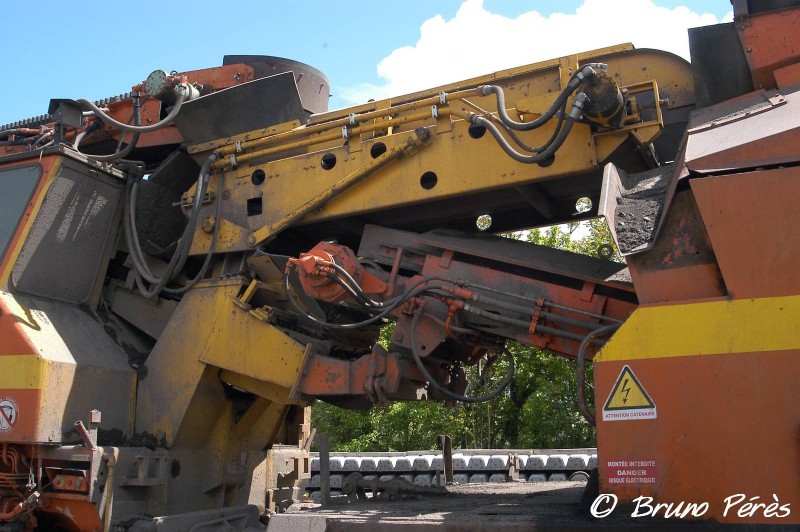 Cribleuse SPRO 1000 - 99 87 9 350 510-3 - Colas Rail (72) (light).jpg
