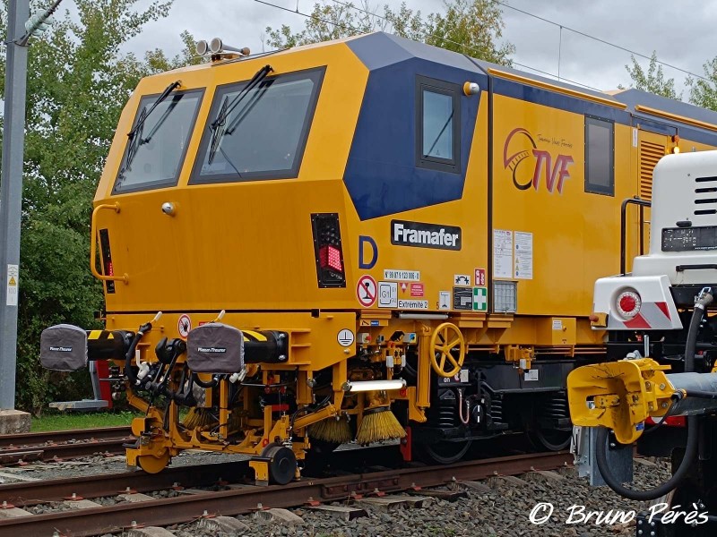 108-4x4-4S Dynamic - 99 87 9 123 006-8 - TVF (5) (light).jpg