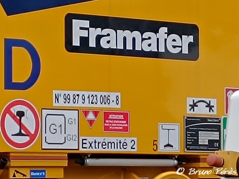 108-4x4-4S Dynamic - 99 87 9 123 006-8 - TVF (6) (light).jpg