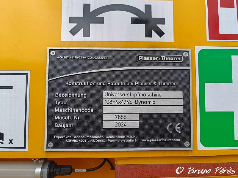 108-4x4-4S Dynamic - 99 87 9 123 006-8 - TVF (8) (light).jpg