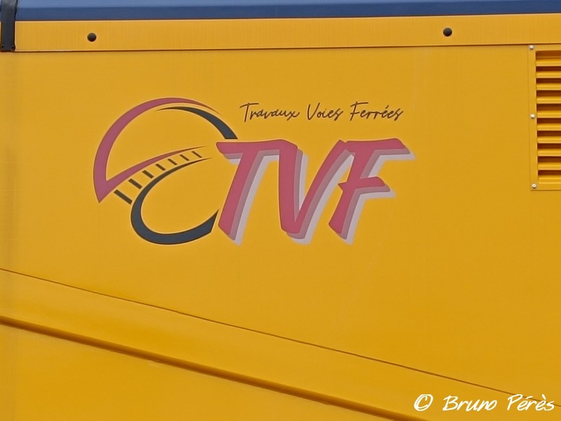 108-4x4-4S Dynamic - 99 87 9 123 006-8 - TVF (2) (light).jpg