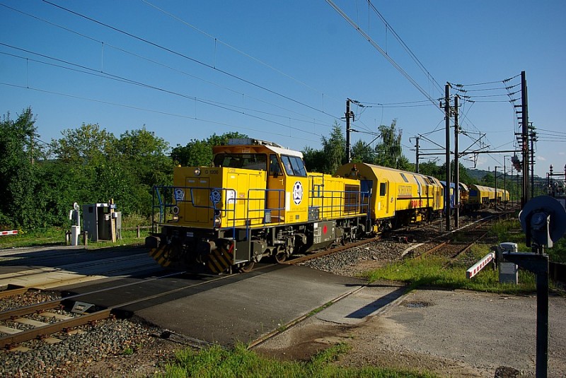 20100813ve-l28hct-infra-mse-bn-g1206vossloh-92-87-0061-708-9-f-tso+wagons-boa812+822scheuchzer-vt-imgp4055retouche900.jpg