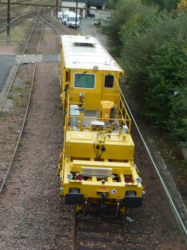 99 87 9 122 052-5 Type 108-16 GS 4 (2013-10-22 Tours) Bourreuse de ligne SNCF (7).jpg